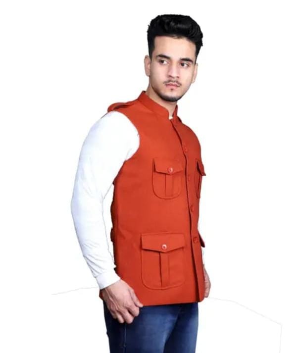 4 Pocket Men’s Sleeveless Jacket